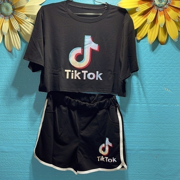 TikTok Logo Cropped Tee & Shorts Lounge Set w/ Pockets + Free Stickers – Large - Picture 13 of 15